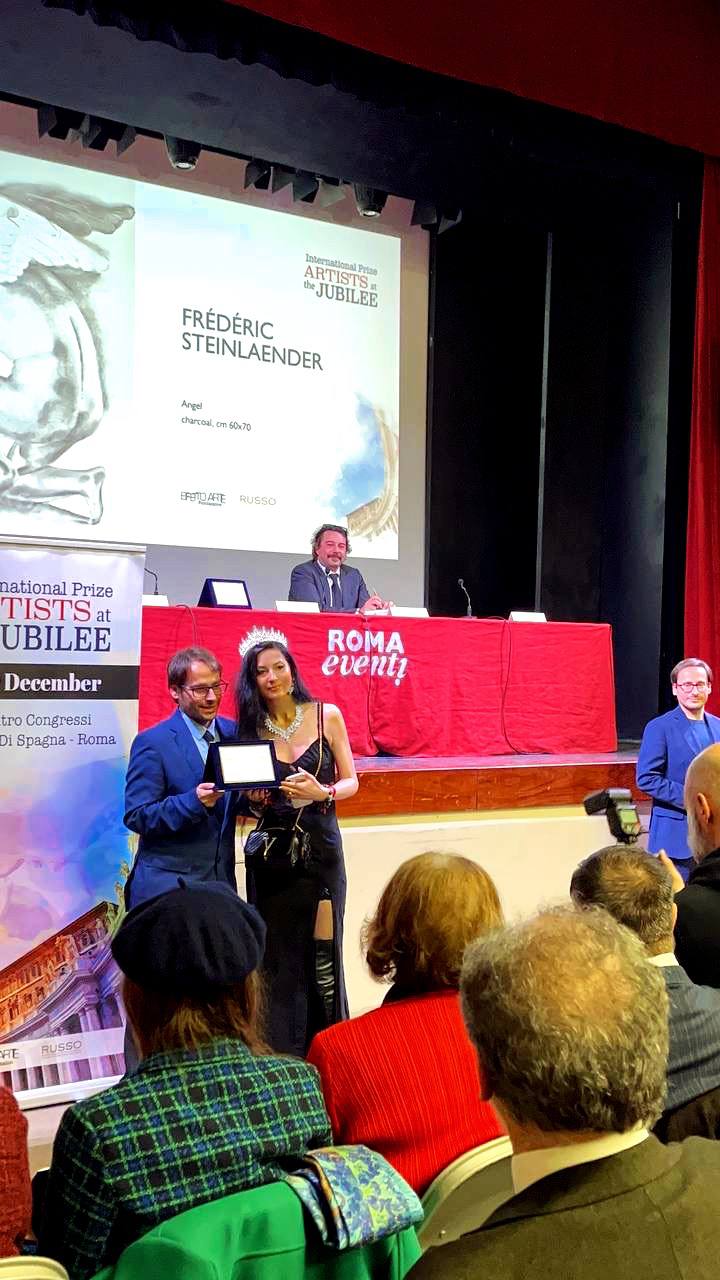 Natali Deus Universe receiving International Prize Artists at the Jubilee.